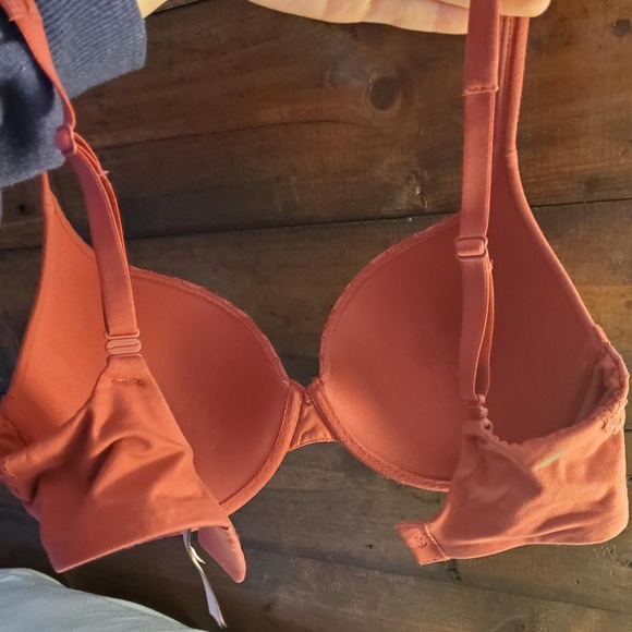 Gorgeous “Barbie” Pink Padded Victoria Secret Bra - Picture 2 of 2